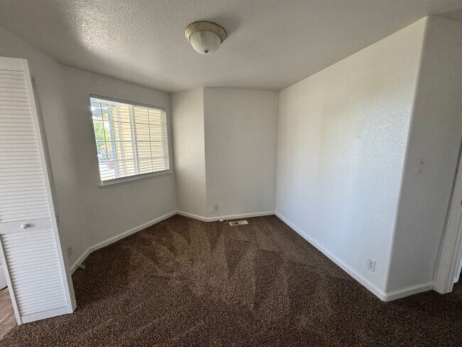 Building Photo - 4727 El Cap Ct