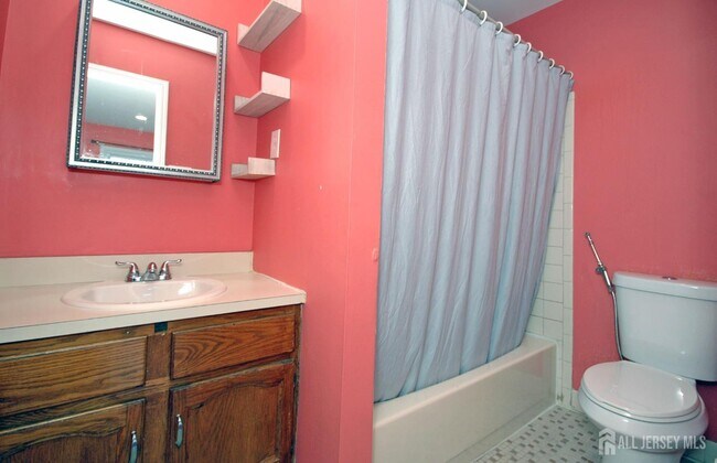 Building Photo - 4 White Oaks Dr