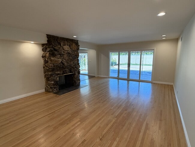 Building Photo - 17537 Margate St