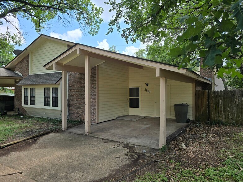 Building Photo - 2904 Forest Bnd