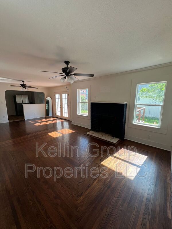 Building Photo - 129 Tuscarora St