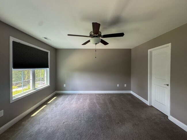 Building Photo - Beautiful 4 Bed 2.5 Bath Home in North Fayetteville