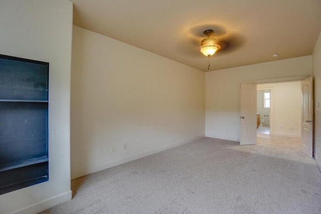 Building Photo - BEAUTIFUL FOUR BEDROOM HOME IN VANCOUVER