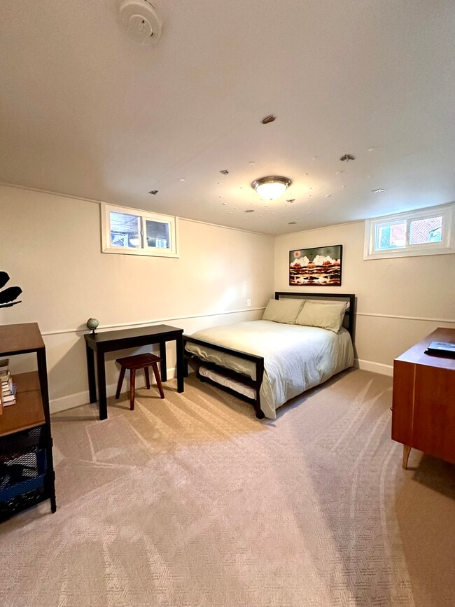 Building Photo - 2560 Fillmore Ave