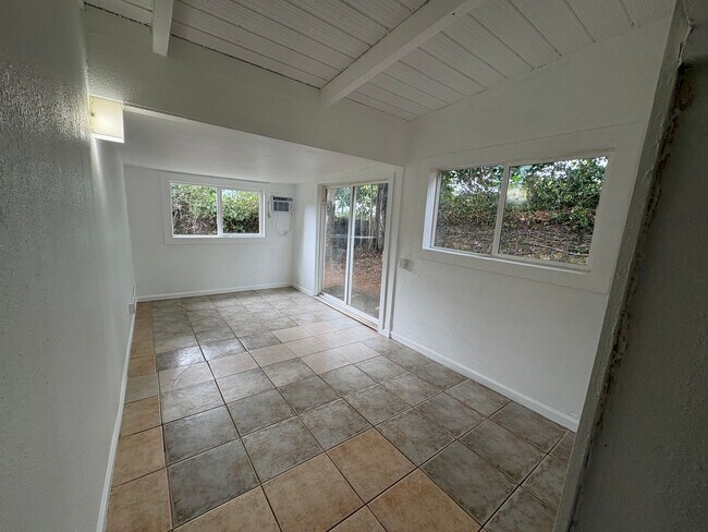 Building Photo - Rare 5 bedroom, 3 bath PET FRIENDLY HOUSE in KAILUA!