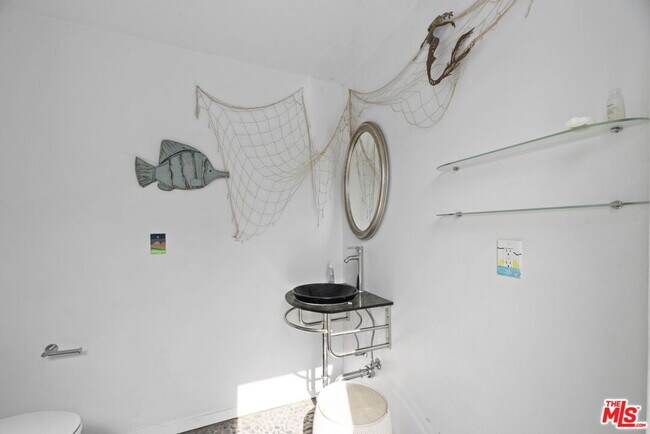 Building Photo - 641 Walther Way