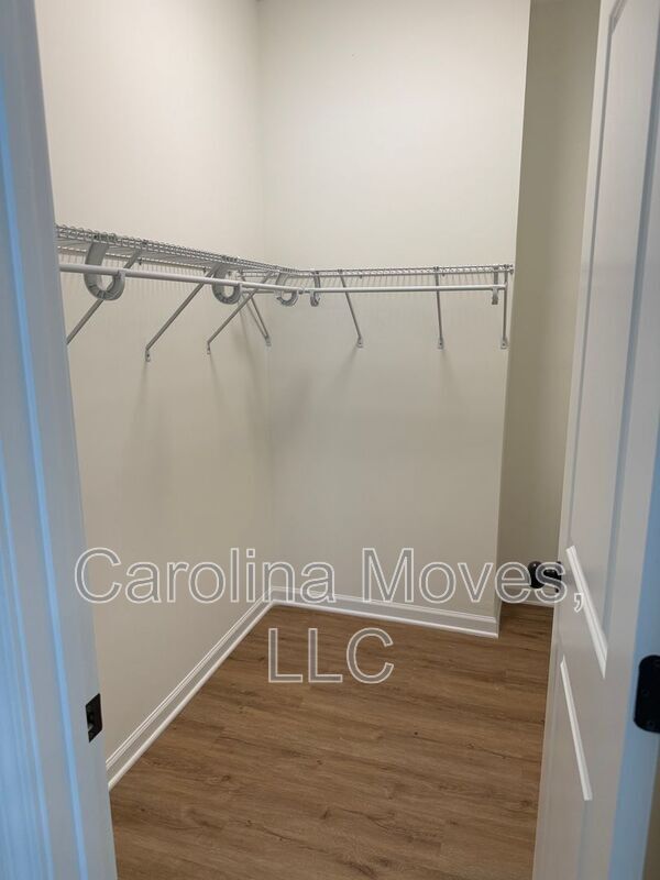 Building Photo - 322 Brown Ave