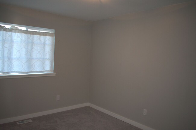 Building Photo - OPEN HOUSE SATURDAY 5/3/25 FROM 1:00-3:00 ...