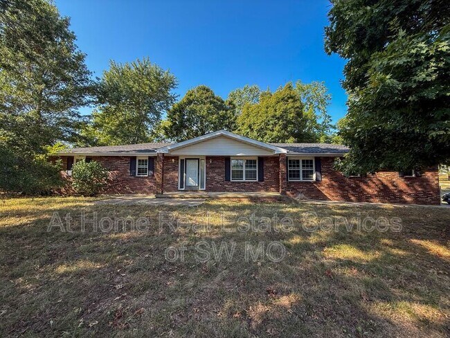Primary Photo - 252 E Saddle Ln