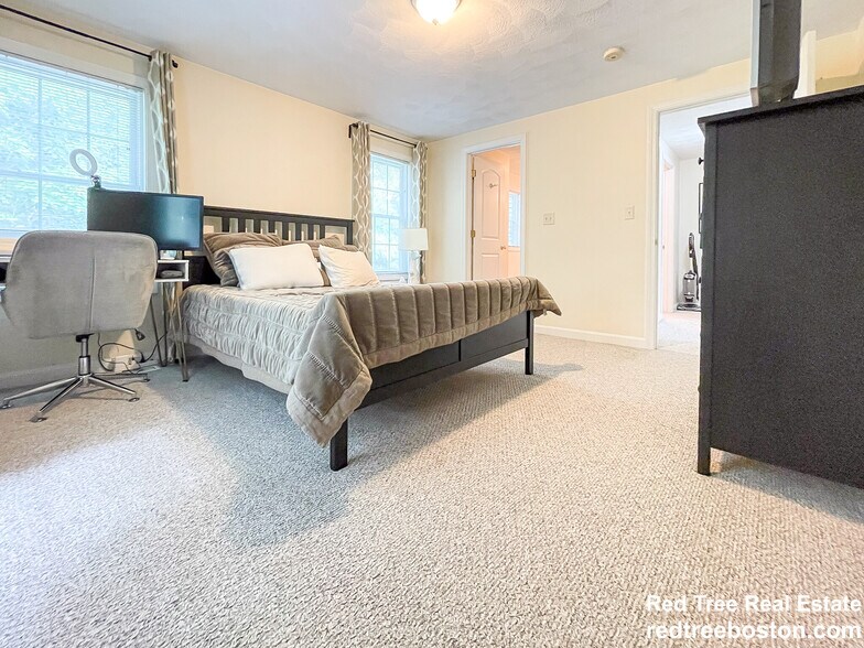 Building Photo - 496 Lebanon St