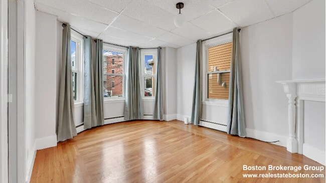 Building Photo - 823 Dorchester Ave