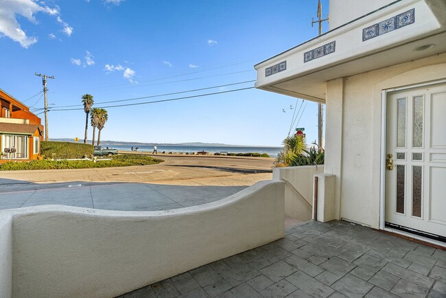 Building Photo - Stunning Home | Coastal Living | Ocean Views