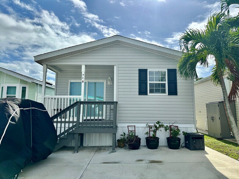 Building Photo - 865 Nettles Blvd