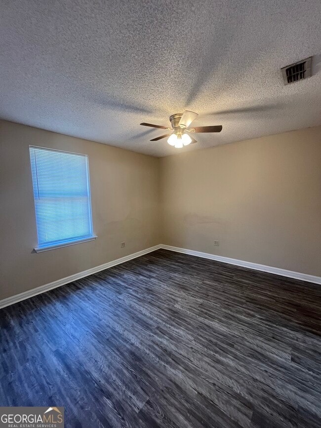 Building Photo - 411 Baltic Ct