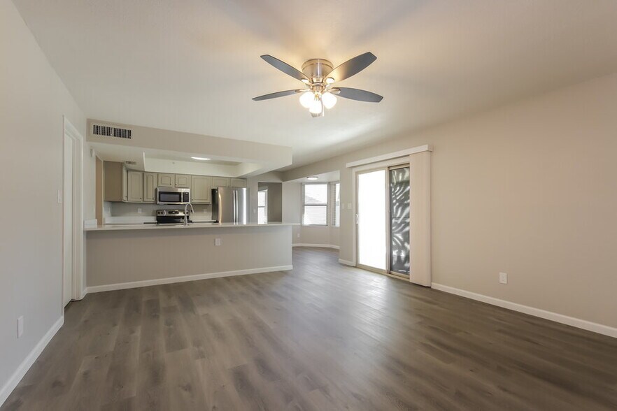 Building Photo - 3945 W Meadow Dr