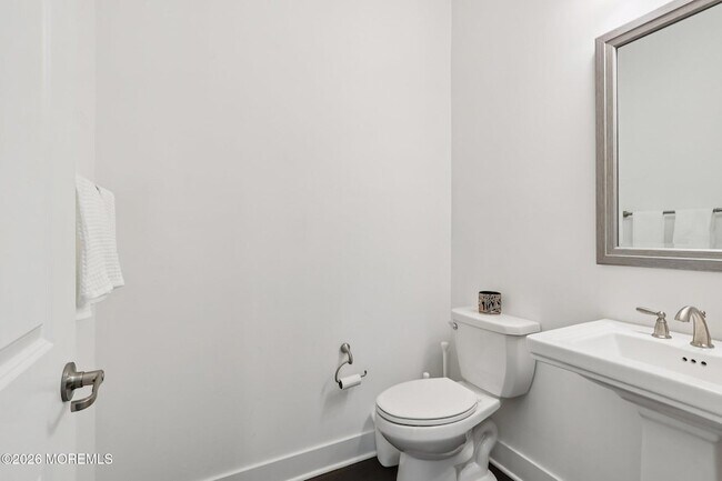 Building Photo - 2 Dogleg Ln