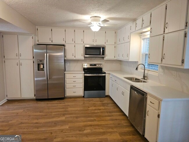 Building Photo - 102 Sauterne Way