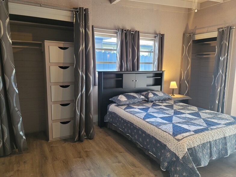 Building Photo - 5321 NE 29th St