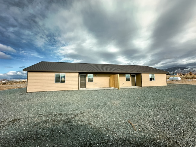 Building Photo - Newer Duplex for Rent Between Twin Bridges and Sheridan!