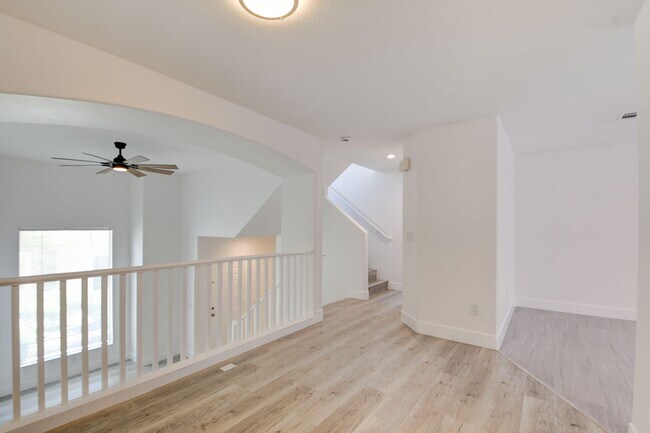 Building Photo - Gorgeous 3 bedroom 2.5 bathroom Townhome c...