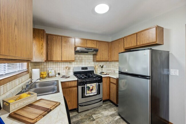 Building Photo - 35 Terry Dr