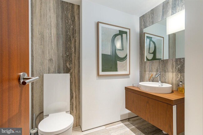 Building Photo - 210 W Rittenhouse Square