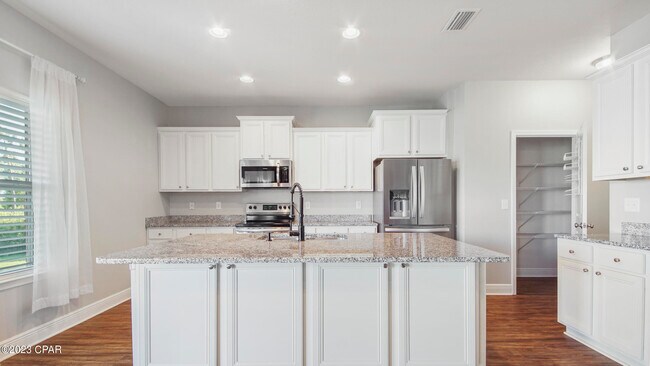 Building Photo - 310 Confidence Wy