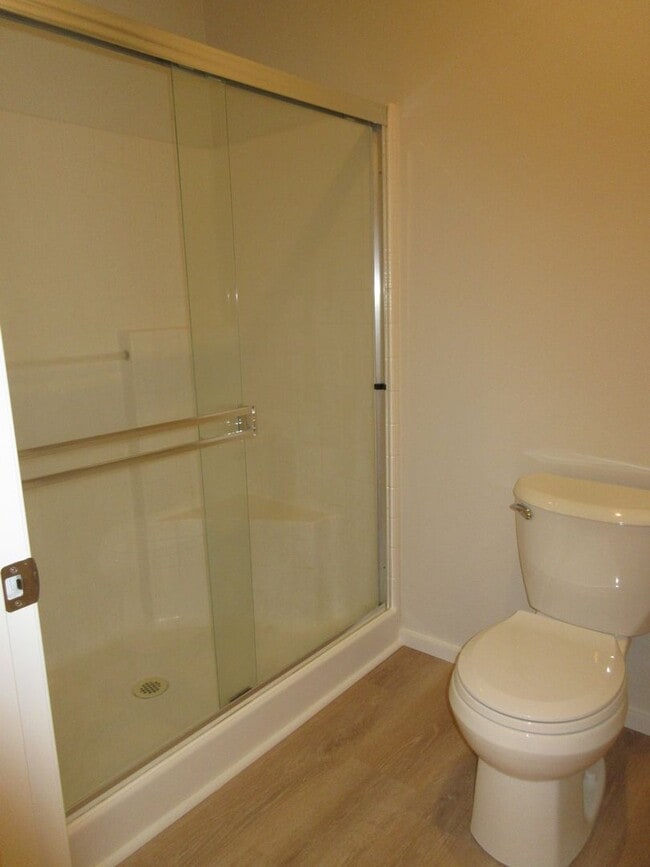 Building Photo - 2 Bedroom 2 Bath Condo in Dupont !!