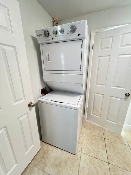 Building Photo - 710 Bayou Ave