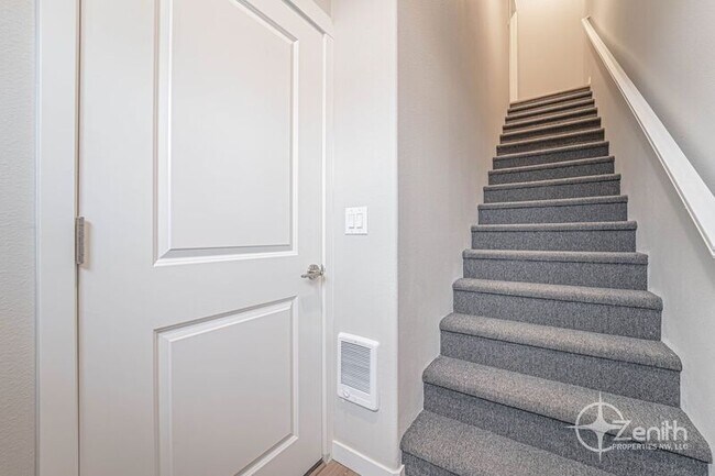 Building Photo - 4904 NE 2nd Ct