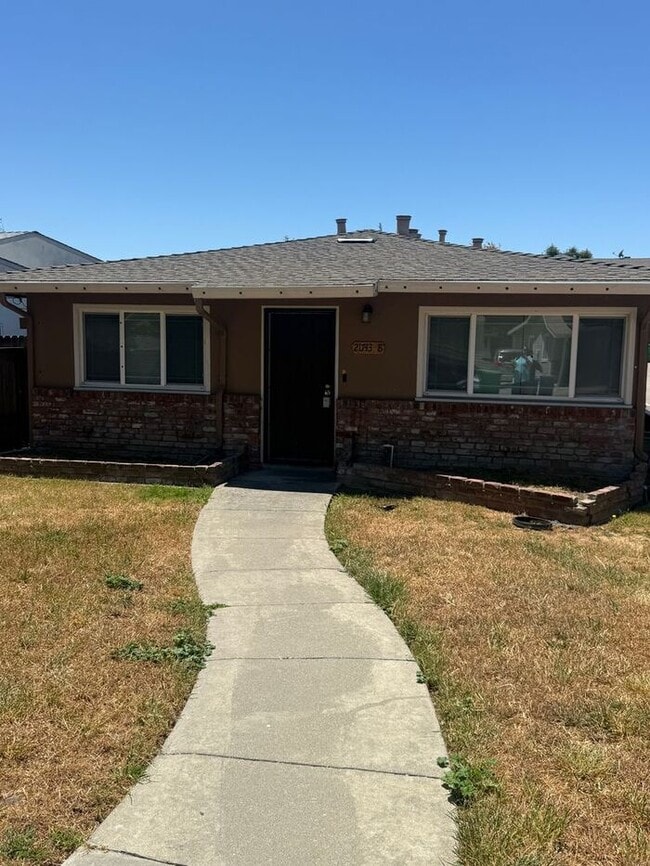 Building Photo - Fully Remodeled 3 Bed / 2.5 Bath Home in Hayward's Cherryland Neighborhood