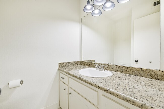 Building Photo - 2505 Watertown Mall St