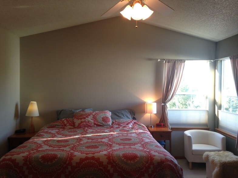 Master bedroom - 2738 Irving Avenue