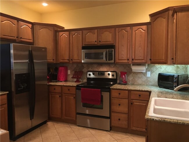 Building Photo - 574 Westford St