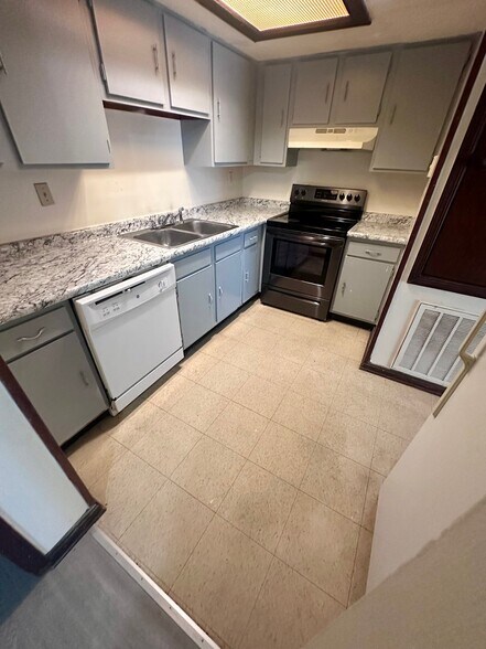 Building Photo - 1628 Alexander Ct