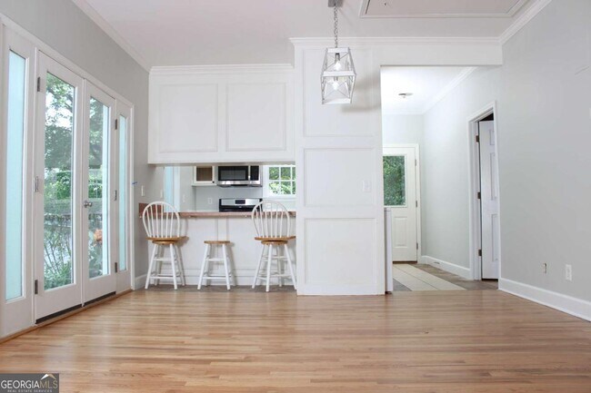 Building Photo - 1124 Center St NW