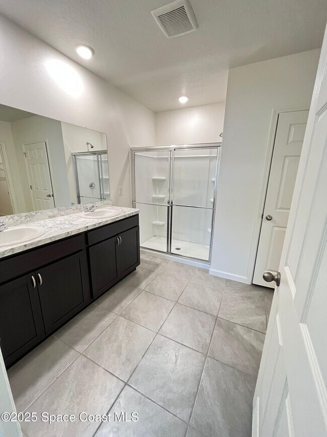 Building Photo - 1570 San Filippo Dr SE