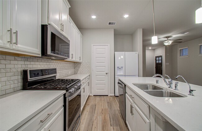 Building Photo - 1525 Parkland Oak Dr