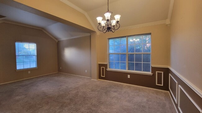 Building Photo - 2102 Mapleview Dr