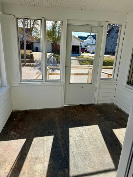 Building Photo - 1215 18th Ave