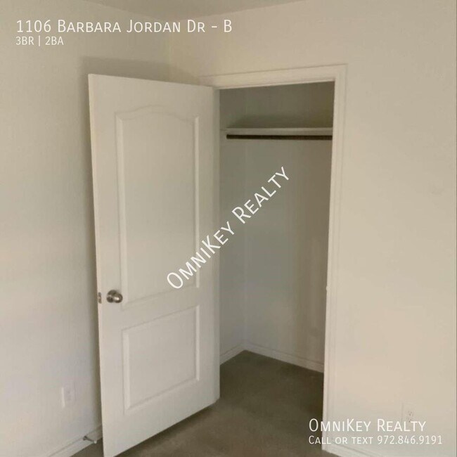 Building Photo - 1106 Barbara Jordan St