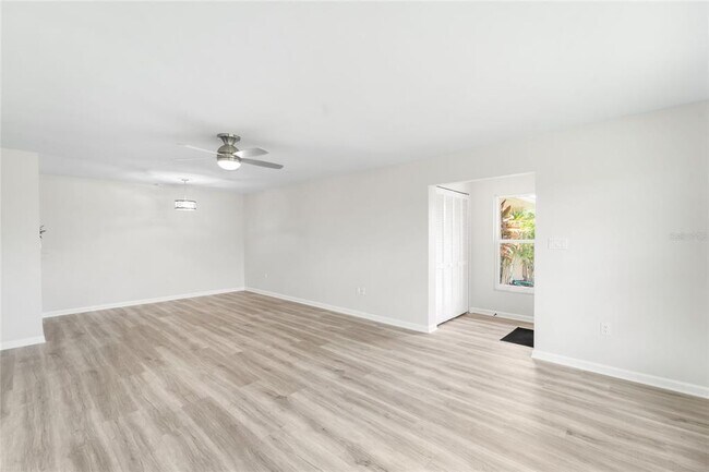Building Photo - 5689 Evergreen Dr