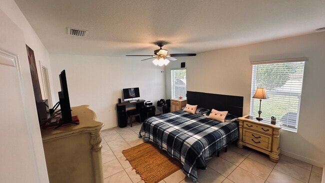 Building Photo - 3869 SE Lee St