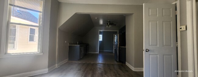 Building Photo - 1415 E 75th St