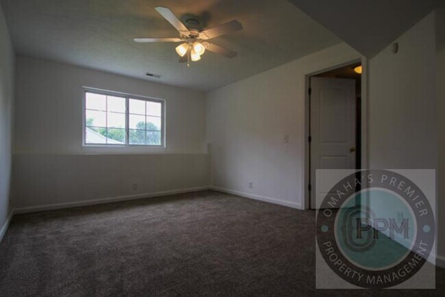 Building Photo - Beautiful 3Bd/2Ba Split entry in Omaha!