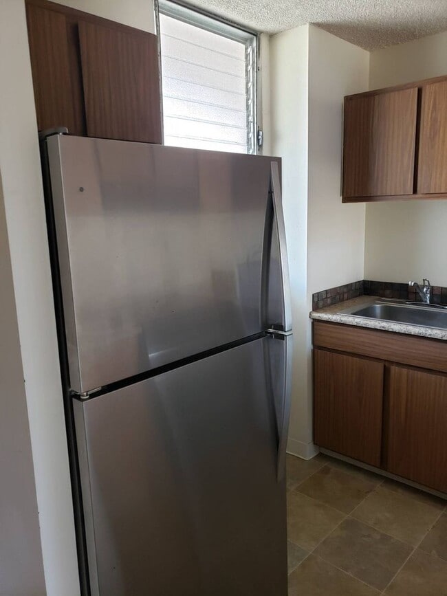 Building Photo - One Bedroom condo. Excellent Location (utilities Included)