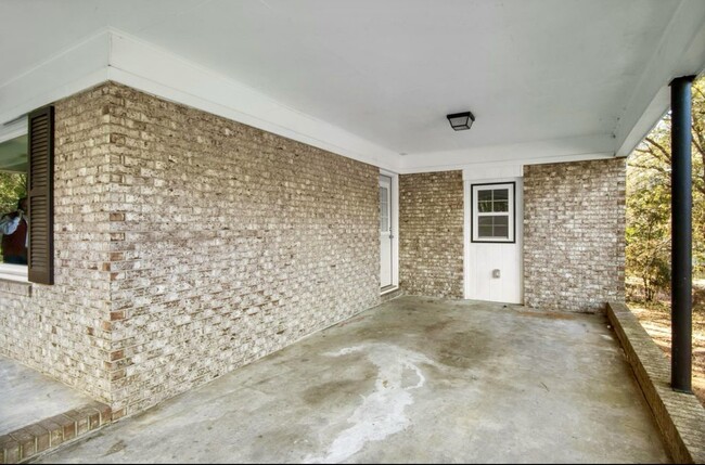 Building Photo - 204 W Five Notch Rd