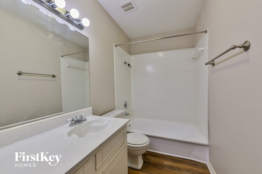 Building Photo - 612 Mesa Dr