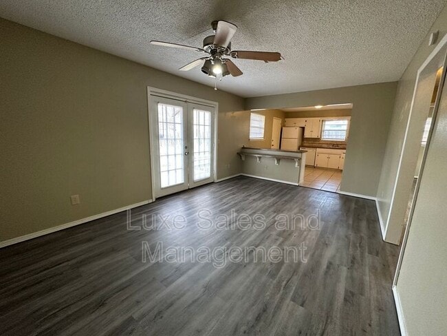Building Photo - 621 Lotus Ave