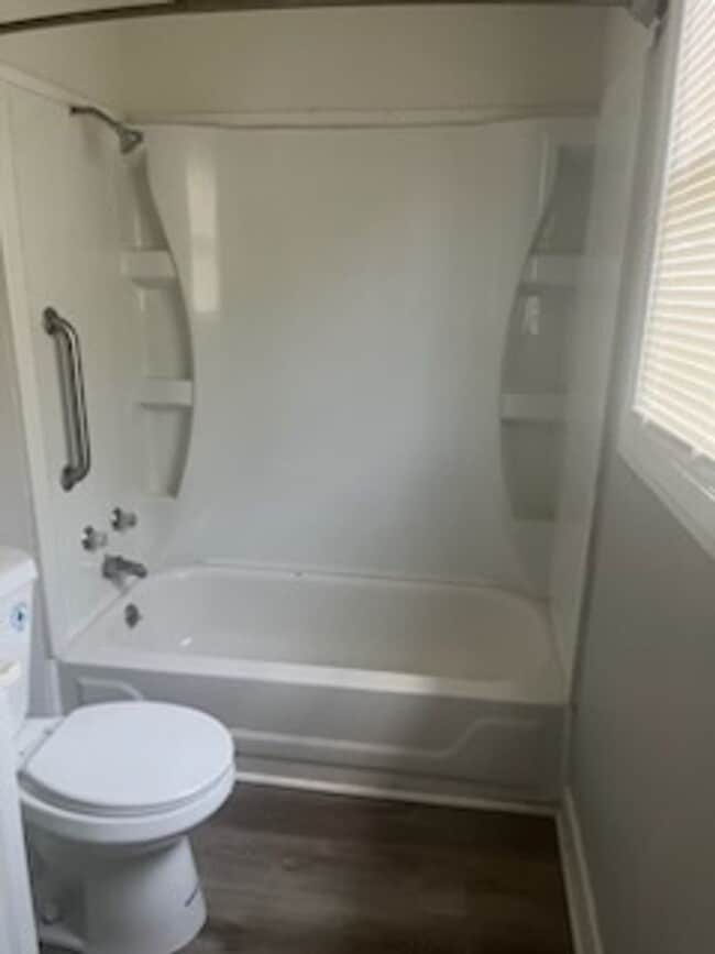 Building Photo - 2 bed 1 bath single family home newly remolded